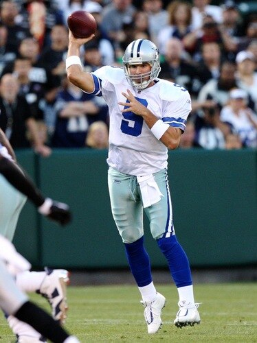 OAKLAND, CA - AUGUST 13:  Quarterback Tony Romo #9 of the Dallas Cowboys throws the ball in the first quarter against the Oakland Raiders during the preseason game at Oakland-Alameda County Coliseum on August 13, 2009 in Oakland, California. <br /><br /><span class="help">(Photo by Jed Jacobsohn/Getty Images)</span>
