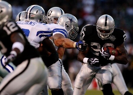 OAKLAND, CA - AUGUST 13:  Darren McFadden #20 of the Oakland Raiders runs the ball against the Dallas Cowboys during the preseason game at Oakland-Alameda County Coliseum on August 13, 2009 in Oakland, California. <br /><br /><span class="help">(Photo by Jed Jacobsohn/Getty Images)</span>