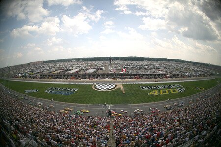 BROOKLYN, MI - AUGUST 16:  A general view of the field is seen during a restart during the NASCAR Sprint Cup Series CARFAX 400 at Michigan International Speedway on August 16, 2009 in Brooklyn, Michigan.  <br /><br /><span class="help">(Photo by Jerry Markland/Getty Images for NASCAR)</span>