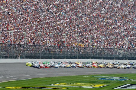 BROOKLYN, MI - AUGUST 16:  Mark Martin (L), driver of the #5 Kellogg's / CARQUEST Chevrolet and Brian Vickers, driver of the #83 Red Bull Toyota, lead the field at the start of the NASCAR Sprint Cup Series CARFAX 400 at Michigan International Speedway on August 16, 2009 in Brooklyn, Michigan.  <br /><br /><span class="help">(Photo by Jason Smith/Getty Images)</span>