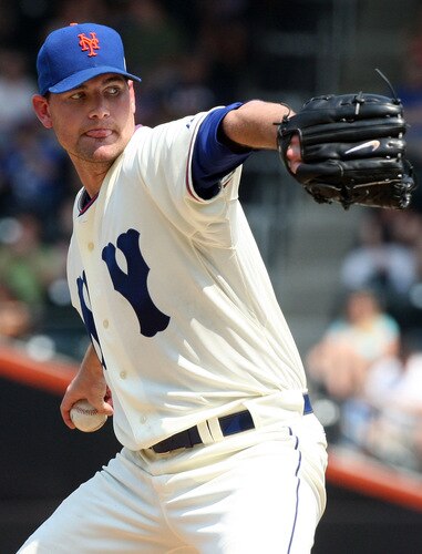 NEW YORK - AUGUST 16:  Mike Pelfrey #34 of the New York Mets throws a pitch against the San Francisco Giants on August 16, 2009 at Citi Field in the Flushing neighborhood of the Queens borough of New York City.  <br /><br /><span class="help">(Photo by Jim McIsaac/Getty Images)</span>