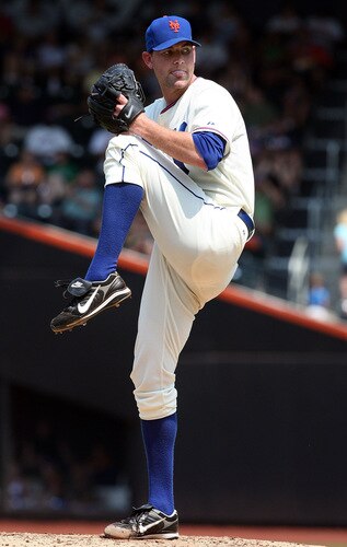 NEW YORK - AUGUST 16:  Mike Pelfrey #34 of the New York Mets throws a pitch against the San Francisco Giants on August 16, 2009 at Citi Field in the Flushing neighborhood of the Queens borough of New York City.  <br /><br /><span class="help">(Photo by Jim McIsaac/Getty Images)</span>