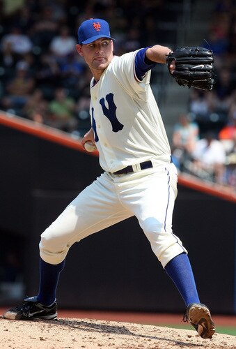 NEW YORK - AUGUST 16:  Mike Pelfrey #34 of the New York Mets throws a pitch against the San Francisco Giants on August 16, 2009 at Citi Field in the Flushing neighborhood of the Queens borough of New York City.  <br /><br /><span class="help">(Photo by Jim McIsaac/Getty Images)</span>