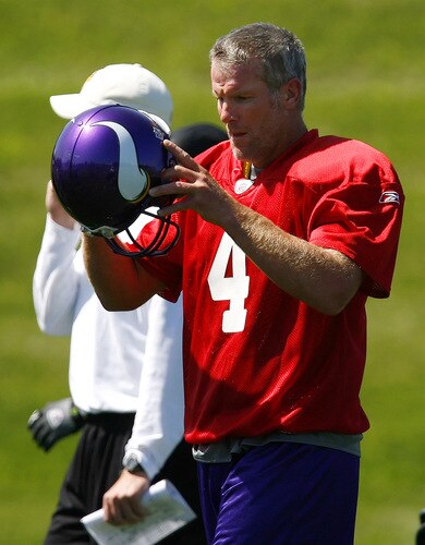 EDEN PRAIRIE, MN - AUGUST 18:  Brett Favre #4 finishes a passing drill during a Minnesota Vikings practice session on August 18, 2009 at Winter Park in Eden Prairie, Minnesota. Favre has reportedly agreed to play for the Vikings, a reversal of his announced retirement.  <br /><br /><span class="help">(Photo by Scott A. Schneider/Getty Images)</span>