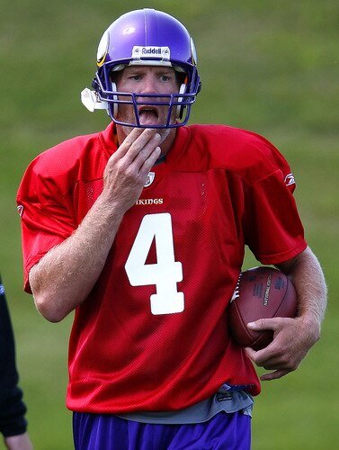 EDEN PRAIRIE, MN - AUGUST 18:  Brett Favre #4 participates in a passing drill during a Minnesota Vikings practice session on August 18, 2009 at Winter Park in Eden Prairie, Minnesota. Favre has reportedly agreed to play for the Vikings, a reversal of his announced retirement.  <br /><br /><span class="help">(Photo by Scott A. Schneider/Getty Images)</span>