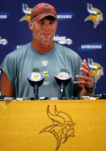 EDEN PRAIRIE, MN - AUGUST 18: Brett Favre talks with the media after his first practice with the Minnesota Vikings on August 18, 2009 at Winter Park in Eden Prairie, Minnesota.  <br /><br /><span class="help">(Photo by Scott A. Schneider/Getty Images)</span>