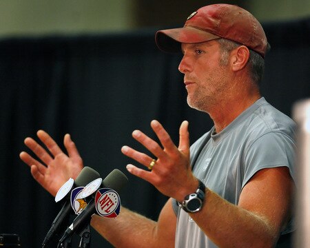 EDEN PRAIRIE, MN - AUGUST 18: Brett Favre talks with the media after his first practice with the Minnesota Vikings on August 18, 2009 at Winter Park in Eden Prairie, Minnesota.  <br /><br /><span class="help">(Photo by Scott A. Schneider/Getty Images)</span>