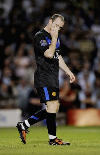 BURNLEY, ENGLAND - AUGUST 19:  Wayne Rooney of Manchester United wipes his face during the Barclays Premier League match between Burnley and Manchester United at Turf Moor on August 19, 2009 in Burnley, England.  <br /><br /><span class="help">(Photoby Laurence Griffiths/Getty Images)</span>