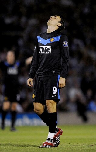 BURNLEY, ENGLAND - AUGUST 19:  Dimitar Berbatov of Manchester United looks dejected after a missed chance during the Barclays Premier League match between Burnley and Manchester United at Turf Moor on August 19, 2009 in Burnley, England.  <br /><br /><span class="help">(Photoby Laurence Griffiths/Getty Images)</span>