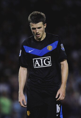 BURNLEY, ENGLAND - AUGUST 19:  Michael Carrick of Manchester United looks dejected during the Barclays Premier League match between Burnley and Manchester United at Turf Moor on August 19, 2009 in Burnley, England.  <br /><br /><span class="help">(Photoby Laurence Griffiths/Getty Images)</span>