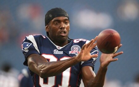 FOXBORO, MA - AUGUST 20:  Randy Moss #81 of the New England Patriots catches a pass during warm ups against the Cincinnati Bengals during their preseason game at Gillette Stadium on August 20, 2009 in Foxboro, Massachusetts.  <br /><br /><span class="help">(Photo by Jim Rogash/Getty Images)</span>