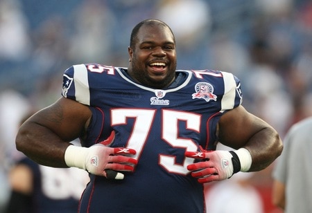 FOXBORO, MA - AUGUST 20:  Vince Wilfork #75 of the New England Patriots smiles during warm ups gainst the Cincinnati Bengals during their preseason game at Gillette Stadium on August 20, 2009 in Foxboro, Massachusetts.  <br /><br /><span class="help">(Photo by Jim Rogash/Getty Images)</span>