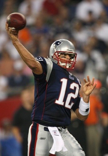 FOXBORO, MA - AUGUST 20:  Tom Brady #12 of the New England Patriots throws a pass against the Cincinnati Bengals during their preseason game at Gillette Stadium on August 20, 2009 in Foxboro, Massachusetts.  <br /><br /><span class="help">(Photo by Jim Rogash/Getty Images)</span>