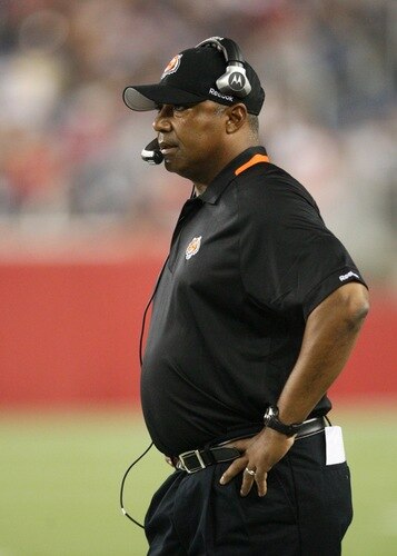 FOXBORO, MA - AUGUST 20:  Head coach Marvin Lewis of the Cincinnati Bengals looks on against the New England Patriots during their preseason game at Gillette Stadium on August 20, 2009 in Foxboro, Massachusetts.  <br /><br /><span class="help">(Photo by Jim Rogash/Getty Images)</span>