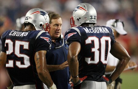 FOXBORO, MA - AUGUST 20:  Head coach Bill Belichick of the New England Patriots talks with Pat Chung #25 and Brandon McGowan #30 against the Cincinnati Bengals during their preseason game at Gillette Stadium on August 20, 2009 in Foxboro, Massachusetts.  <br /><br /><span class="help">(Photo by Jim Rogash/Getty Images)</span>