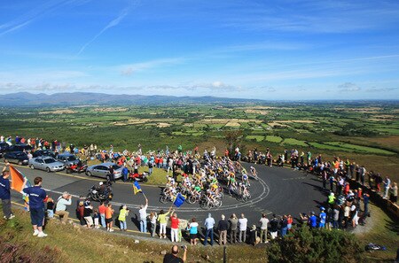 CLONMEL, IRELAND - AUGUST 22:  The riders make their way up The Vee on Stage Two of the 2009 Tour of Ireland from Clonmel to Killarney on August 22, 2009 in Clonmel, Ireland.  <br /><br /><span class="help">(Photo by Bryn Lennon/Getty Images)</span>