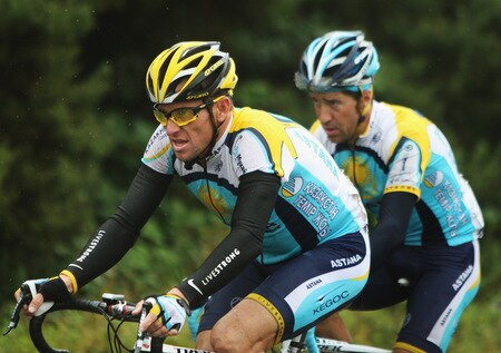 CORK, IRELAND - AUGUST 23:  Lance Armstrong of the USA and Astana rides in the rain on Stage Three of the 2009 Tour of Ireland from Bantry to Cork on August 23, 2009 in Cork, Ireland.  <br /><br /><span class="help">(Photo by Bryn Lennon/Getty Images)</span>