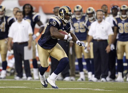 CINCINNATI, OH - AUGUST 27:  Wide receiver Ronald Curry #89 of the St. Louis Rams runs after a catch during the preseason game against the Cincinnati Bengals at Paul Brown Stadium on August 27, 2009 in Cincinnati, Ohio. <br /><br /><span class="help">(Photo by Andy Lyons/Getty Images)</span>