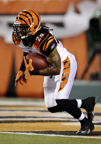 CINCINNATI, OH - AUGUST 27:  Running back Bernard Scott #28 of the Cincinnati Bengals returns a kickoff during the preseason game against the St. Louis Rams at Paul Brown Stadium on August 27, 2009 in Cincinnati, Ohio. <br /><br /><span class="help">(Photo by Andy Lyons/Getty Images)</span>