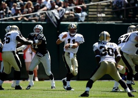 OAKLAND, CA - AUGUST 29:  Quarterback Mark Brunell #11 of the New Orleans Saints throws a pass intended for running back Lynell Hamilton #30 during the preseason game against the Oakland Raiders at Oakland-Alameda County Coliseum on August 29, 2009 in Oakland, California. <br /><br /><span class="help">(Photo by Jed Jacobsohn/Getty Images)</span>