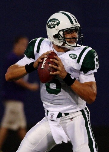 EAST RUTHERFORD, NJ - AUGUST 29:  Quarterback Mark Sanchez #6 of the New York Jets looks to pass during warm-ups prior to the preseason game against the New York Giants at Giants Stadium on August 29, 2009 in East Rutherford, New Jersey.  <br /><br /><span class="help">(Photo by Jim McIsaac/Getty Images)</span>
