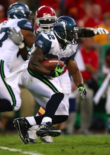 KANSAS CITY, MO - AUGUST 29: (CORRECTED) Julius Jones #22 of the Seattle Seahawks runs the ball against the Kansas City Chiefs during their preseason game at Arrowhead Stadium on August 29, 2009 in Kansas City, Missouri. <br /><br /><span class="help">(Photo by Dilip Vishwanat/Getty Images)</span>