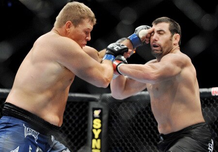 PORTLAND, OR - AUGUST 29:  UFC fighter Mike Russow (L) battles UFC fighter Justin McCully (R) during their Heavyweight bout at UFC 102:  Couture vs. Nogueira at the Rose Garden Arena on August 29, 2009 in Portland, Oregon.  <br /><br /><span class="help">(Photo by Jon Kopaloff/Getty Images)</span>