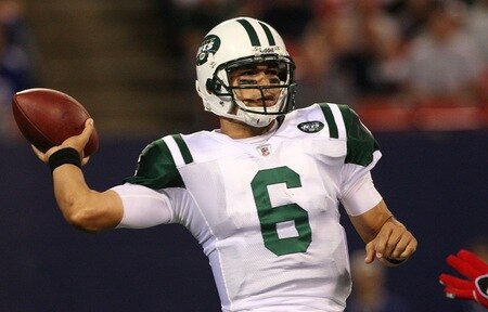 EAST RUTHERFORD, NJ - AUGUST 29:  Quarterback Mark Sanchez #6 of the New York Jets throws a pass in the first half of the preseason game against the New York Giants at Giants Stadium on August 29, 2009 in East Rutherford, New Jersey.  <br /><br /><span class="help">(Photo by Jim McIsaac/Getty Images)</span>