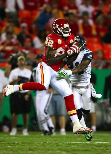 KANSAS CITY, MO - AUGUST 29: Dwayne Bowe #82 of the Kansas City Chiefs catches a pass in the second quarter against Ken Lucas #31 of the Seattle Seahawks during their preseason game at Arrowhead Stadium on August 29, 2009 in Kansas City, Missouri. <br /><br /><span class="help">(Photo by Dilip Vishwanat/Getty Images)</span>