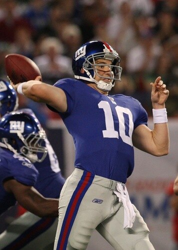 EAST RUTHERFORD, NJ - AUGUST 29:  Quarterback Eli Manning #10 of the New York Giants throws a pass during a preseason game against the New York Jets at Giants Stadium on August 29, 2009 in East Rutherford, New Jersey.  <br /><br /><span class="help">(Photo by Jim McIsaac/Getty Images)</span>