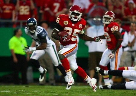 KANSAS CITY, MO - AUGUST 29: Running back Jamaal Charles #25 of the Kansas City Chiefs runs with the ball against the Seattle Seahawks during their preseason game at Arrowhead Stadium on August 29, 2009 in Kansas City, Missouri. <br /><br /><span class="help">(Photo by Dilip Vishwanat/Getty Images)</span>
