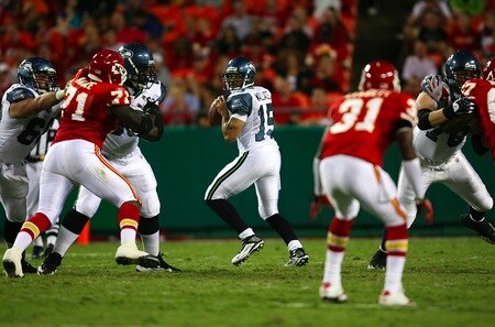 KANSAS CITY, MO - AUGUST 29: Seneca Wallace #15 of the Seattle Seahawkslooks to pass against the Kansas City Chiefs during their preseason game at Arrowhead Stadium on August 29, 2009 in Kansas City, Missouri. <br /><br /><span class="help">(Photo by Dilip Vishwanat/Getty Images)</span>