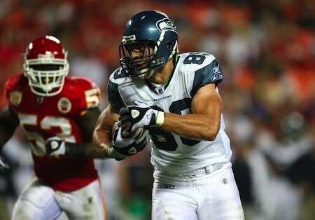 KANSAS CITY, MO - AUGUST 29: John Carlson #89 of the Seattle Seahawks scores on a 8-yard touchdown pass from Matt Hasselbeck #8 in the third quarter against the Kansas City Chiefs during their preseason game at Arrowhead Stadium on August 29, 2009 in Kansas City, Missouri. <br /><br /><span class="help">(Photo by Dilip Vishwanat/Getty Images)</span>