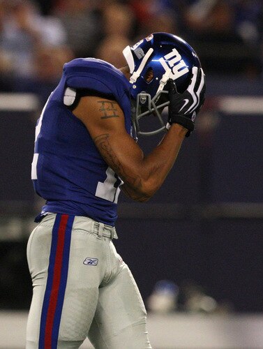 EAST RUTHERFORD, NJ - AUGUST 29:  Wide receiver Steve Smith #11 of the New York Giants reacts after droping a pass by quarterback Eli Manning (not pictured) the first quarter of the preseason game against the New York Jets at Giants Stadium on August 29, 2009 in East Rutherford, New Jersey.  <br /><br /><span class="help">(Photo by Jim McIsaac/Getty Images)</span>