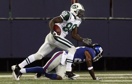 EAST RUTHERFORD, NJ - AUGUST 29:  Aundrae Allison #88 of the New York Jets runs a reception past DeAndre Wright #26 of the New York Giants for a fourth quarter touchdown on August 29, 2009 at Giants Stadium in East Rutherford, New Jersey.  <br /><br /><span class="help">(Photo by Jim McIsaac/Getty Images)</span>