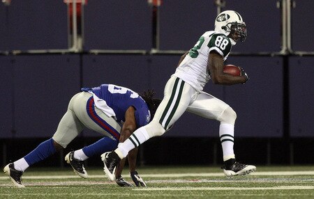EAST RUTHERFORD, NJ - AUGUST 29:  Aundrae Allison #88 of the New York Jets runs a reception past DeAndre Wright #26 of the New York Giants for a fourth quarter touchdown on August 29, 2009 at Giants Stadium in East Rutherford, New Jersey.  <br /><br /><span class="help">(Photo by Jim McIsaac/Getty Images)</span>