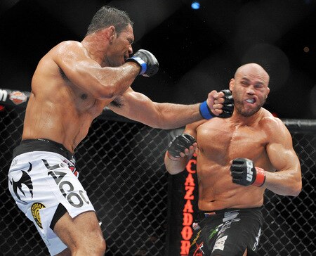 PORTLAND, OR - AUGUST 29:  UFC fighter Antonio Nogueira (L) battles UFC fighter Randy Couture (R) during their Heavyweight bout at UFC 102:  Couture vs. Nogueira at the Rose Garden Arena on August 29, 2009 in Portland, Oregon.  <br /><br /><span class="help">(Photo by Jon Kopaloff/Getty Images)</span>