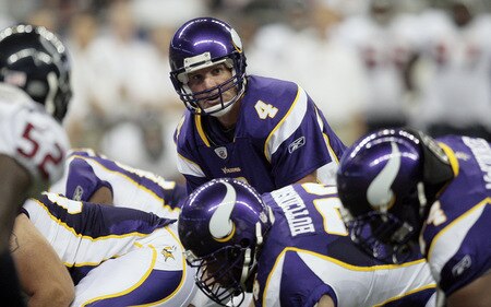 HOUSTON - AUGUST 31:  Quarterback Brett Favre #4 of the Minnesota Vikings sets at the line of scrimmage against the Houston Texans at Reliant Stadium on August 31, 2009 in Houston, Texas.  <br /><br /><span class="help">(Photo by Bob Levey/Getty Images)</span>