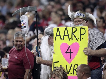 HOUSTON - AUGUST 31:  Fans poke fun at quarterback Brett Favre, 39, at Reliant Stadium on August 31, 2009 in Houston, Texas.  <br /><br /><span class="help">(Photo by Bob Levey/Getty Images)</span>