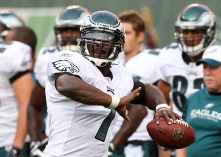 EAST RUTHERFORD, NJ - SEPTEMBER 3:  Quarterback Michael Vick #7 of the Philadelphia Eagles throws a pass during warm-up prior to the NFL preseason game against the New York Jets at Giants Stadium on September 3, 2009 in East Rutherford, New Jersey. <br /><br /><span class="help">(Photo by Jim McIsaac/Getty Images)</span>