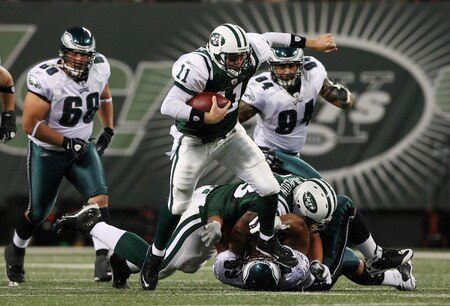EAST RUTHERFORD, NJ - SEPTEMBER 3:  Quarterback Kellen Clemens #11 of the New York Jets scrambles for yardage against the Philadephia Eagles during the NFL preseason game at Giants Stadium on September 3, 2009 in East Rutherford, New Jersey. <br /><br /><span class="help">(Photo by Jim McIsaac/Getty Images)</span>