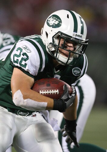 EAST RUTHERFORD, NJ - SEPTEMBER 3:  Running back Danny Woodhead #22 of the New York Jets rushes for yardage against the Philadelphia Eagles during the NFL preseason game at Giants Stadium on September 3, 2009 in East Rutherford, New Jersey. <br /><br /><span class="help">(Photo by Jim McIsaac/Getty Images)</span>