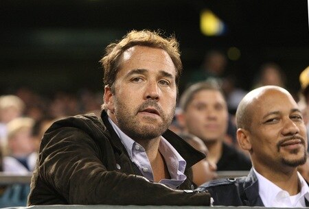 EAST RUTHERFORD, NJ - SEPTEMBER 3:  Actor Jeremy Piven smiles from the stands during the NFL preseason game between the Philadelphia Eagles and the New York Jets at Giants Stadium on September 3, 2009 in East Rutherford, New Jersey. <br /><br /><span class="help">(Photo by Jim McIsaac/Getty Images)</span>