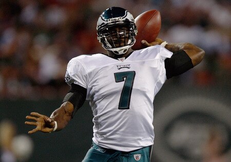 EAST RUTHERFORD, NJ - SEPTEMBER 3: Michael Vick #7 of the Philadelphia Eagles throws a pass during the game against the New York Jets on September 3, 2009 at Giants Stadium in East Rutherford, New Jersey. <br /><br /><span class="help">(Photo by Jared Wickerham/Getty Images)</span>