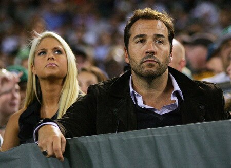 EAST RUTHERFORD, NJ - SEPTEMBER 3: Actor Jeremy Piven watches the New York Jets game against the Philadelphia Eagles on September 3, 2009 at Giants Stadium in East Rutherford, New Jersey. <br /><br /><span class="help">(Photo by Jared Wickerham/Getty Images)</span>
