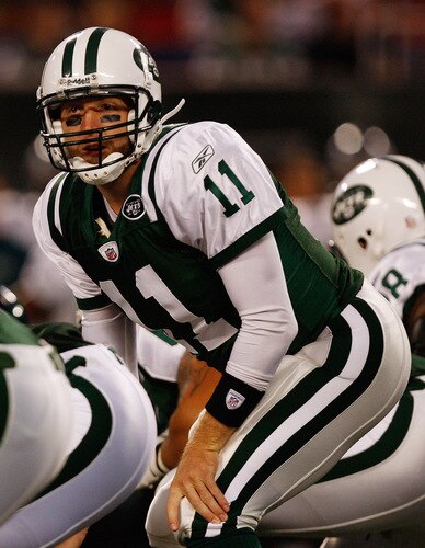 EAST RUTHERFORD, NJ - SEPTEMBER 3: Kellen Clemens #11 of the New York Jets calls the count from the line of scrimmage against the Philadelphia Eagles during the game on September 3, 2009 at Giants Stadium in East Rutherford, New Jersey. <br /><br /><span class="help">(Photo by Jared Wickerham/Getty Images)</span>
