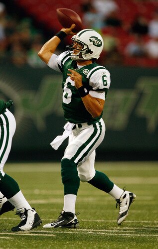 EAST RUTHERFORD, NJ - SEPTEMBER 3:  Mark Sanchez #6 of the New York Jets throws a pass against the Philadelphia Eagles during the game on September 3, 2009 at Giants Stadium in East Rutherford, New Jersey. <br /><br /><span class="help">(Photo by Jared Wickerham/Getty Images)</span>