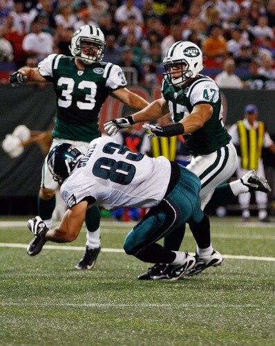 EAST RUTHERFORD, NJ - SEPTEMBER 3: Tony Curtis #83 of the Philadelphia Eagles catches a touchdown pass during the game against the New York Jets on September 3, 2009 at Giants Stadium in East Rutherford, New Jersey. <br /><br /><span class="help">(Photo by Jared Wickerham/Getty Images)</span>