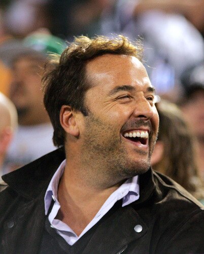 EAST RUTHERFORD, NJ - SEPTEMBER 3: Actor Jeremy Piven watches the New York Jets game against the Philadelphia Eagles on September 3, 2009 at Giants Stadium in East Rutherford, New Jersey. <br /><br /><span class="help">(Photo by Jared Wickerham/Getty Images)</span>