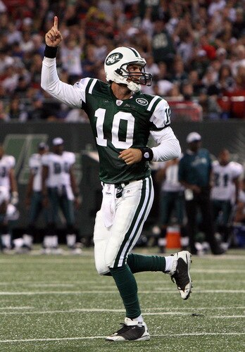 EAST RUTHERFORD, NJ - SEPTEMBER 03:  Erik Ainge #10 of the New York Jets celebrates a touchdown against the Philadelphia Eagles on September 3, 2009 at Giants Stadium in East Rutherford, New Jersey. The Jets defeated the Eagles 38-27.  <br /><br /><span class="help">(Photo by Jim McIsaac/Getty Images)</span>